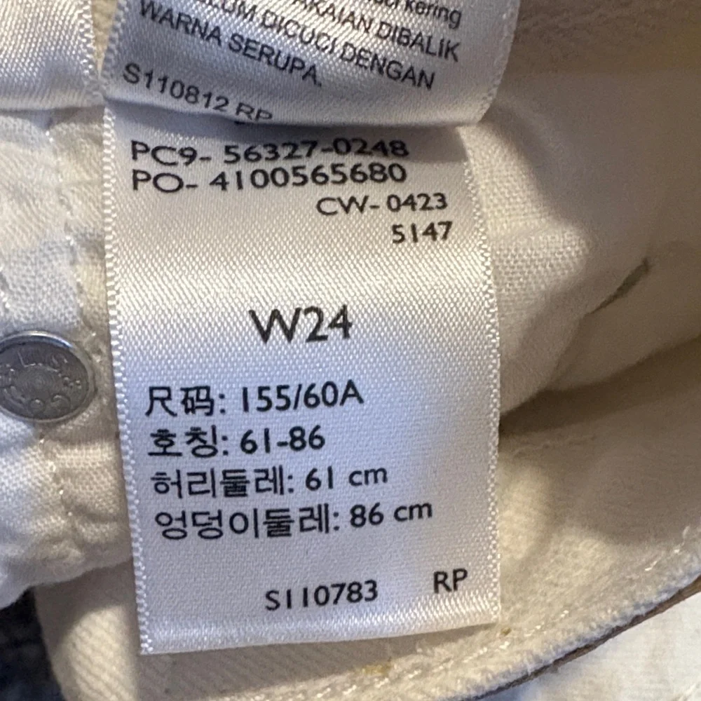 Levi's Women's White Jean Shorts - Picture 5 of 5